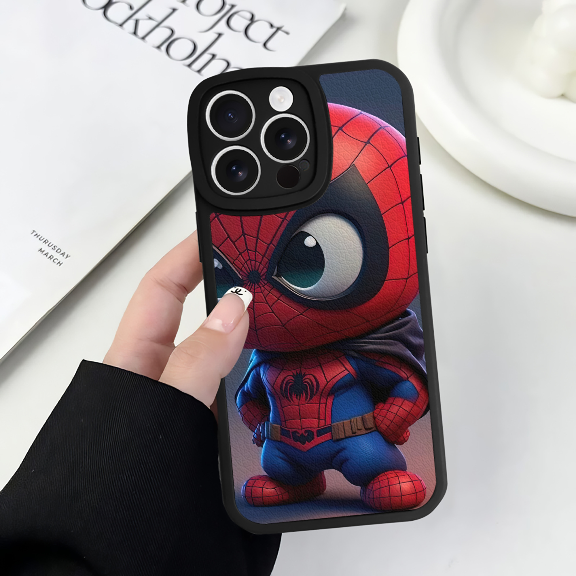 Spider Man スパイダーマン 【iPhone 16シリーズ対応】シリコンスマホケース（レザー調） 材質：シリコン